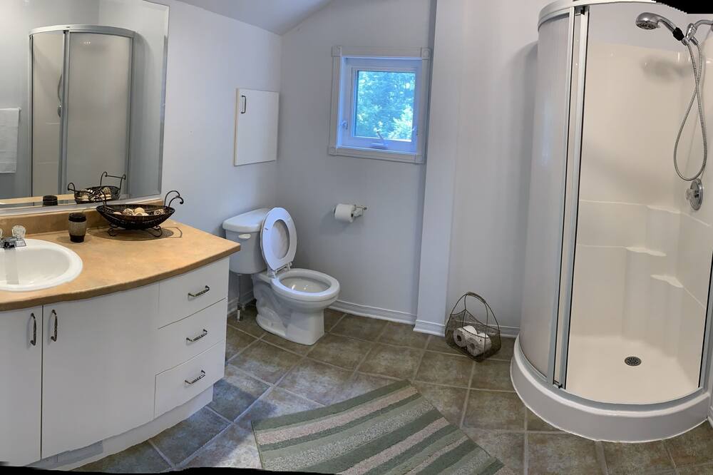 Photo of Bathroom in Val-des-Monts