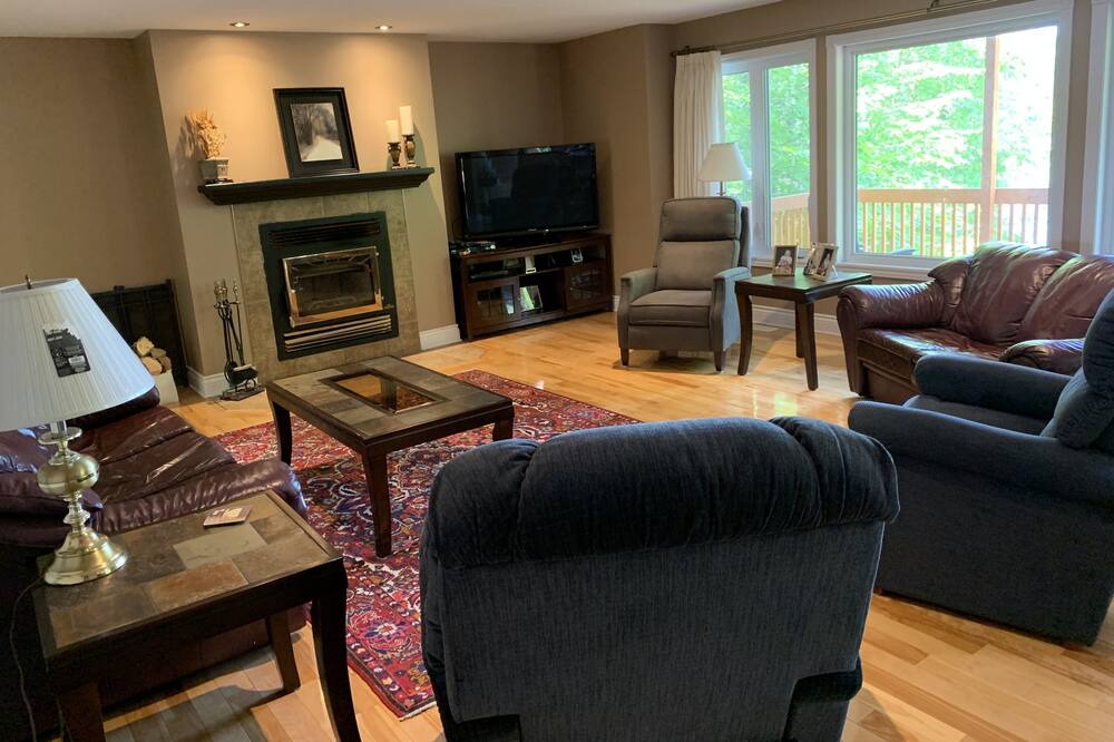Photo of Livingroom in Val-des-Monts