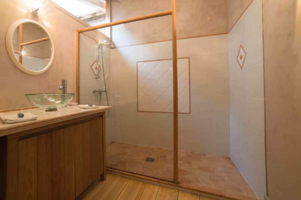 Photo of Bathroom in Villefranche-du-Queyran