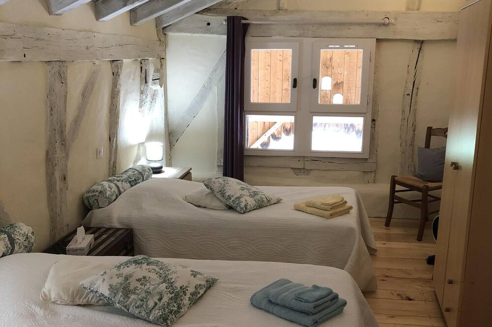 Photo of Bedroom in Villefranche-du-Queyran