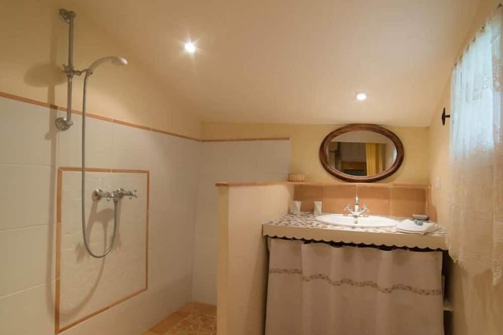 Photo of Bathroom in Villefranche-du-Queyran