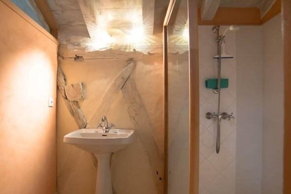Photo of Bathroom in Villefranche-du-Queyran