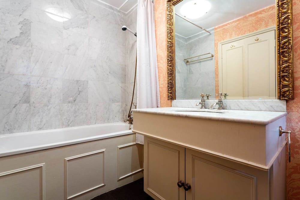 Photo of Bathroom in Campden