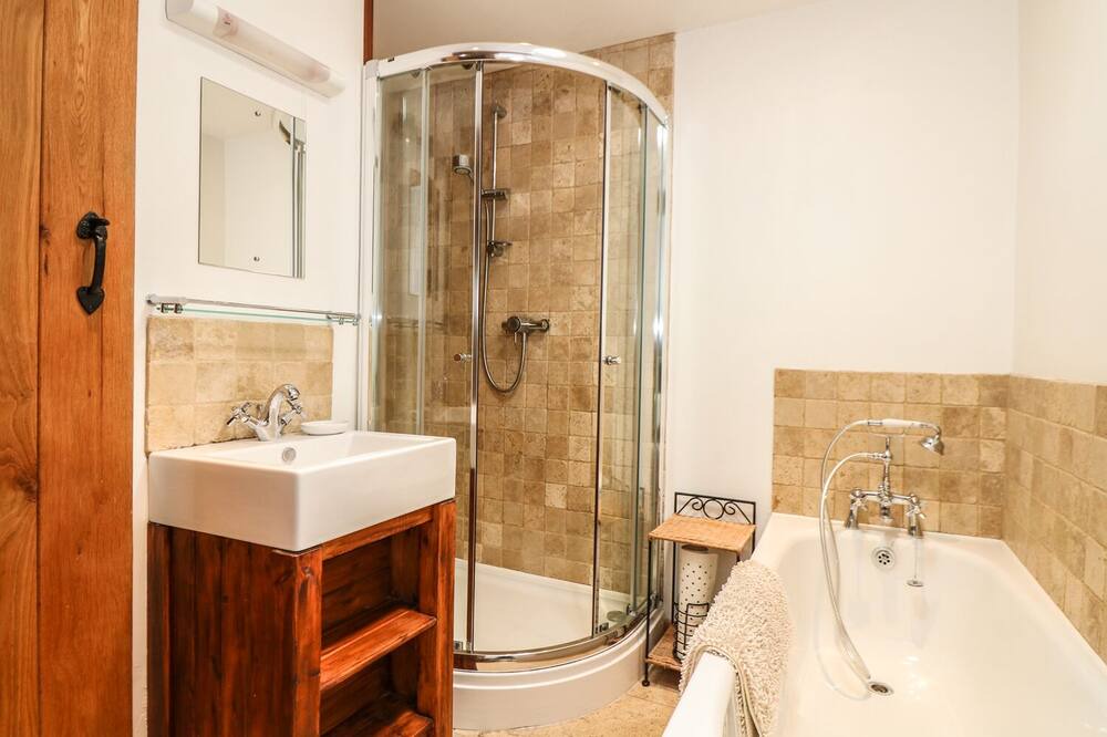 Photo of Bathroom in Brazzacott