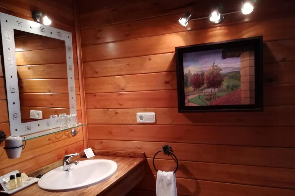Photo of Bathroom in Alberic