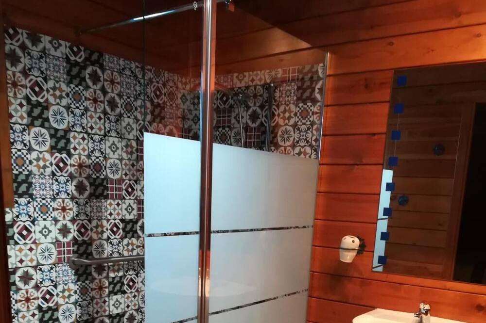 Photo of Bathroom in Alberic