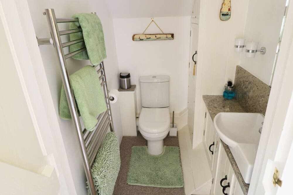Photo of Bathroom in Heligan