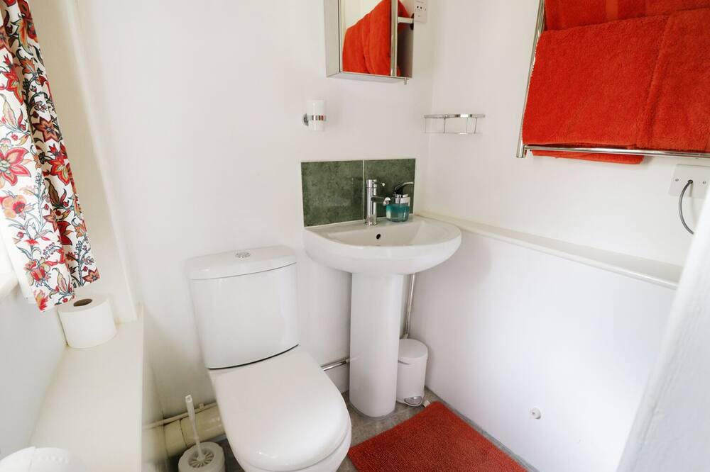 Photo of Bathroom in Heligan