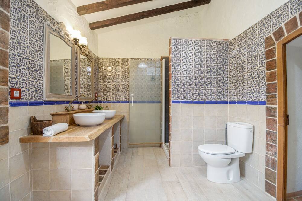Photo of Bathroom in La Jonquera
