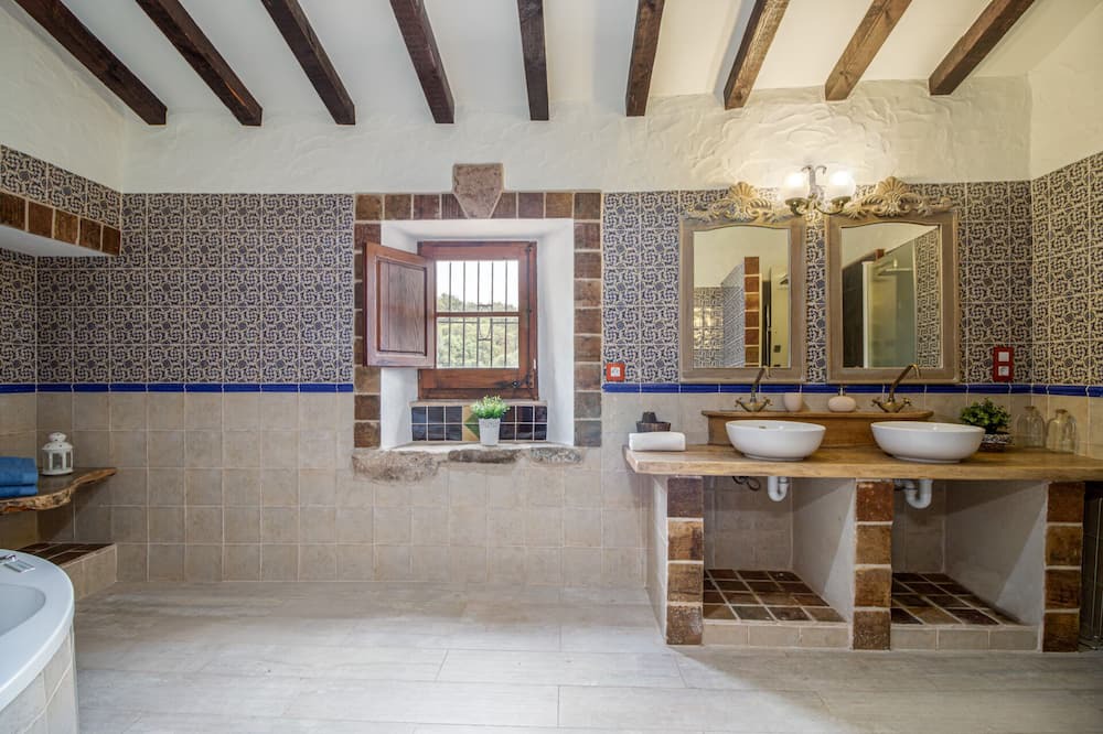 Photo of Bathroom in La Jonquera