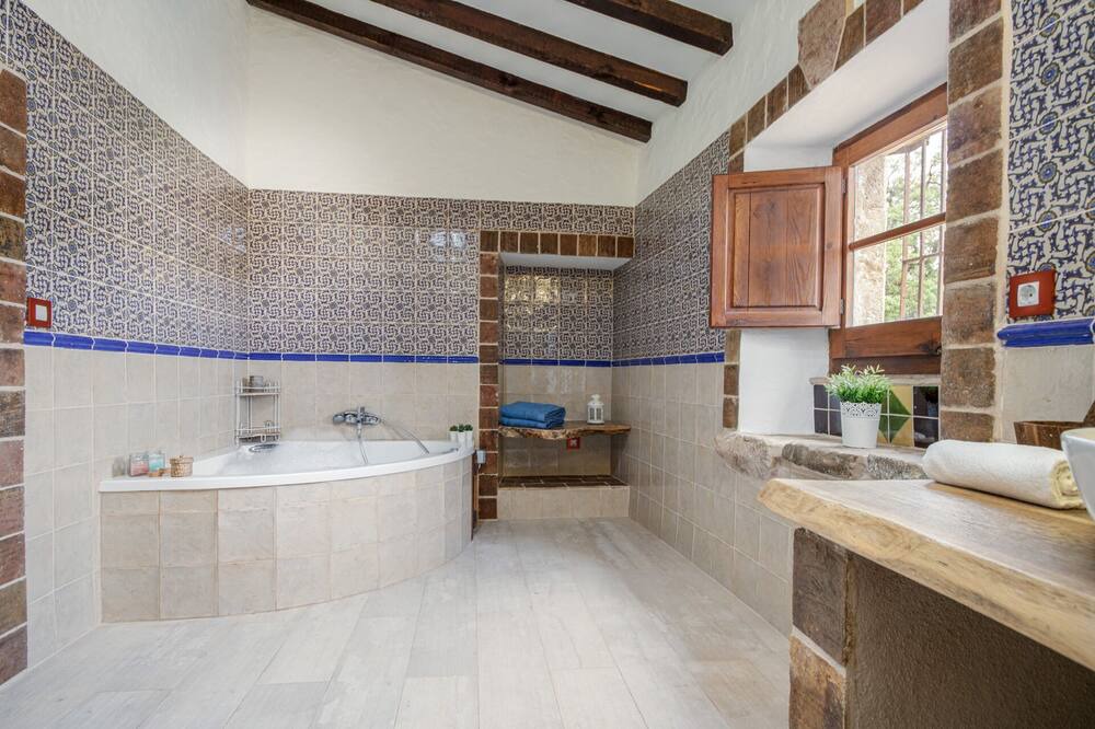 Photo of Bathroom in La Jonquera