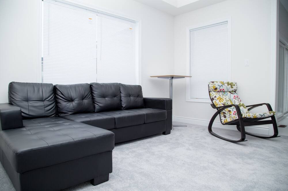 Photo of Livingroom in Bowmanville