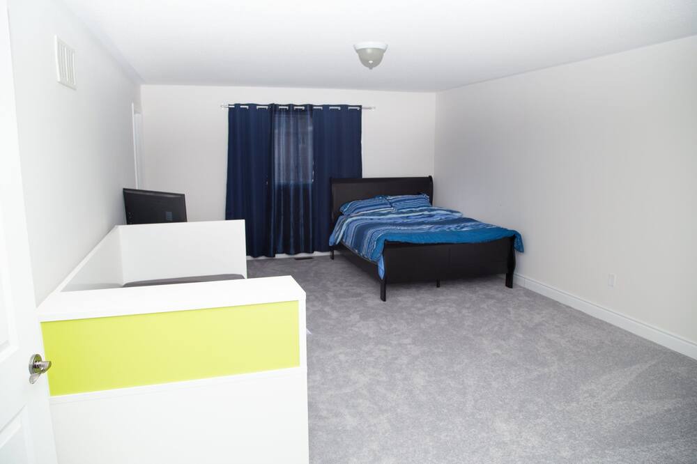Photo of Bedroom in Bowmanville