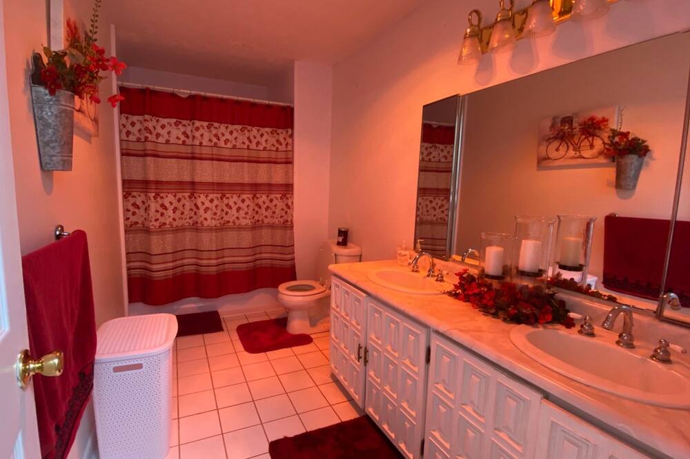 Photo of Bathroom in Oaks Corners