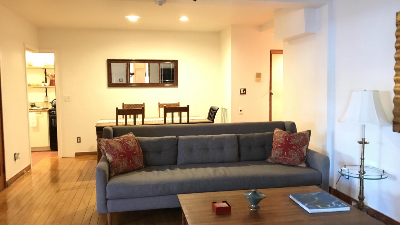 Photo of Livingroom in Hollywood Heights