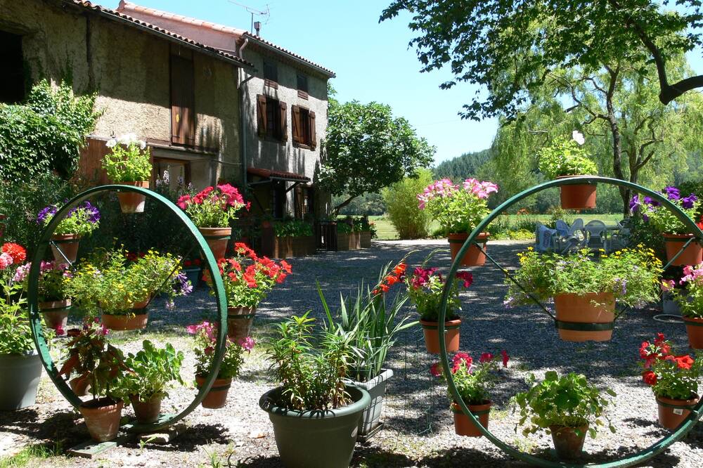 Photo of Outdoor in Saint-Paul-de-Jarrat