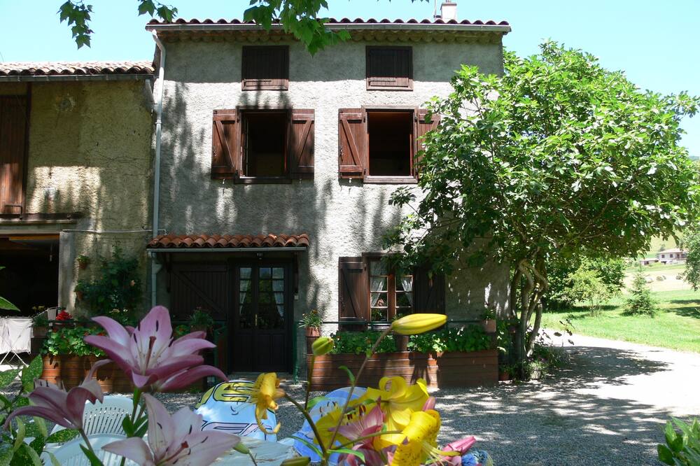 Photo of Outdoor in Saint-Paul-de-Jarrat