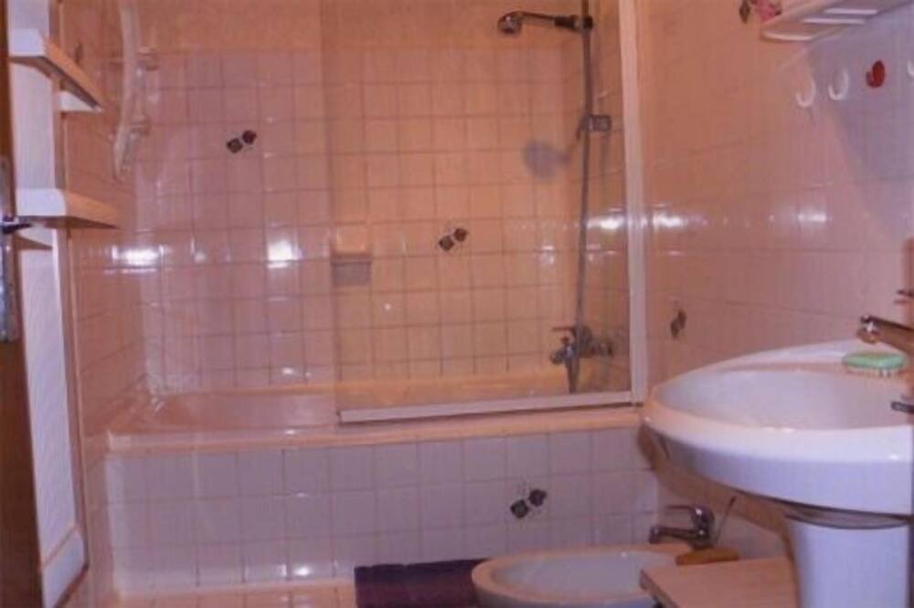 Photo of Bathroom in Saint-Paul-de-Jarrat
