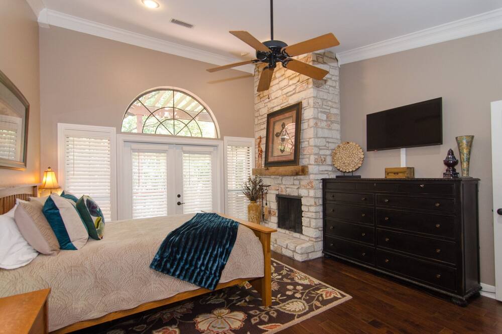 Photo of Livingroom in The Hills