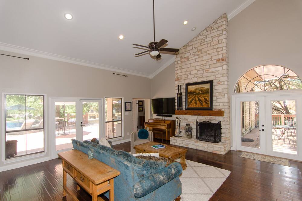 Photo of Livingroom in The Hills