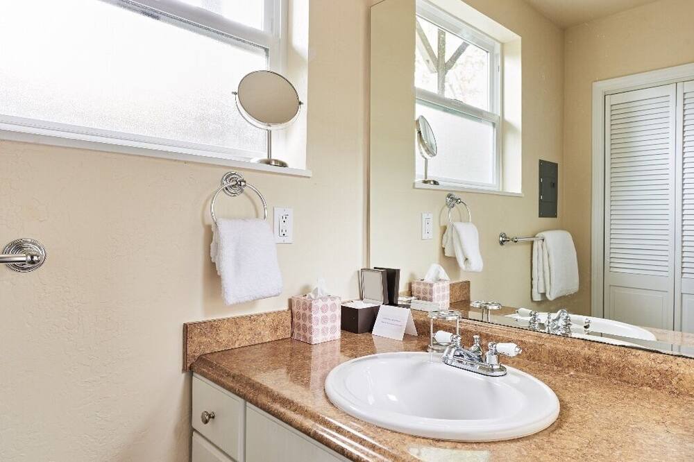 Photo of Bathroom in Picnic Valley