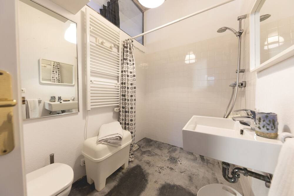 Photo of Bathroom in Pals