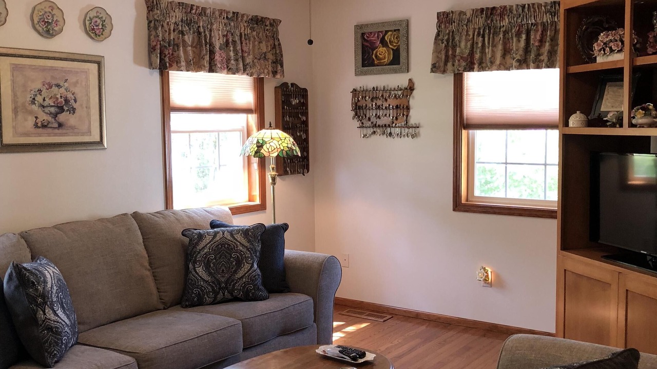 Photo of Livingroom in Eagle Point