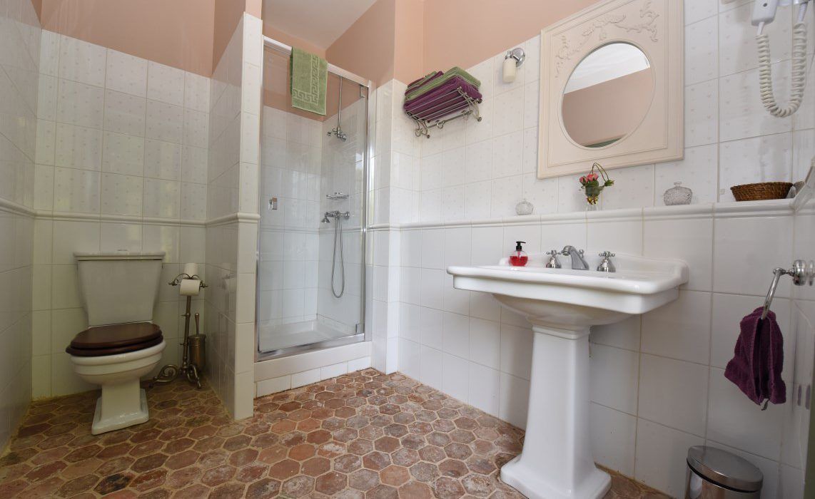 Photo of Bathroom in Maudetour-en-Vexin