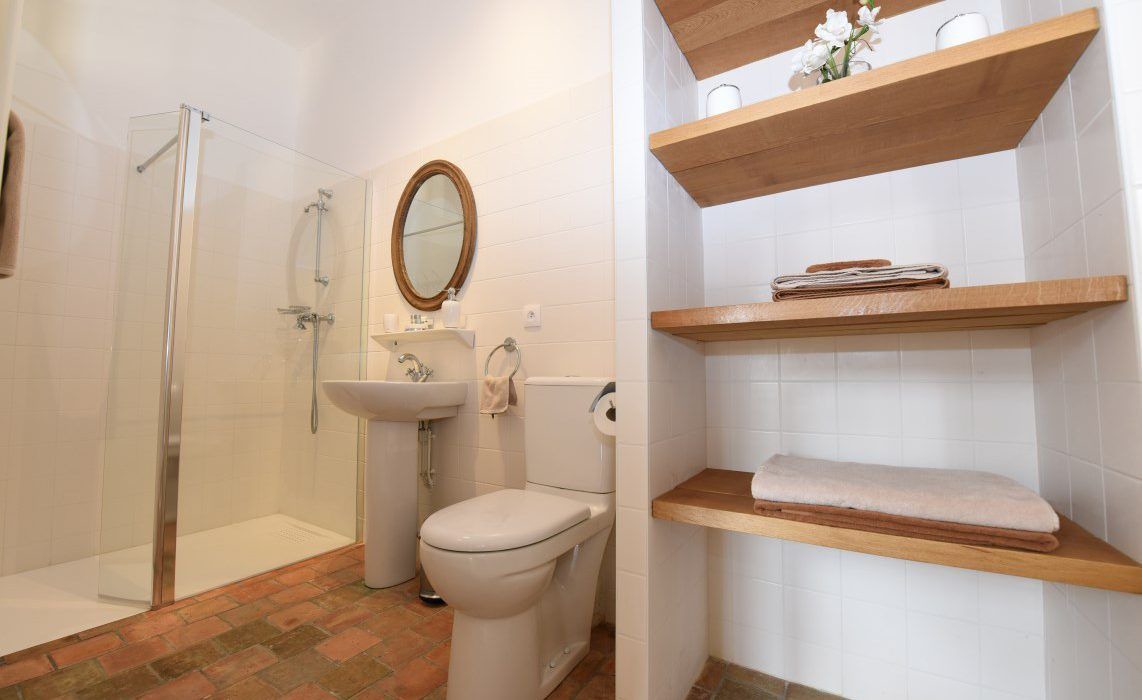 Photo of Bathroom in Maudetour-en-Vexin