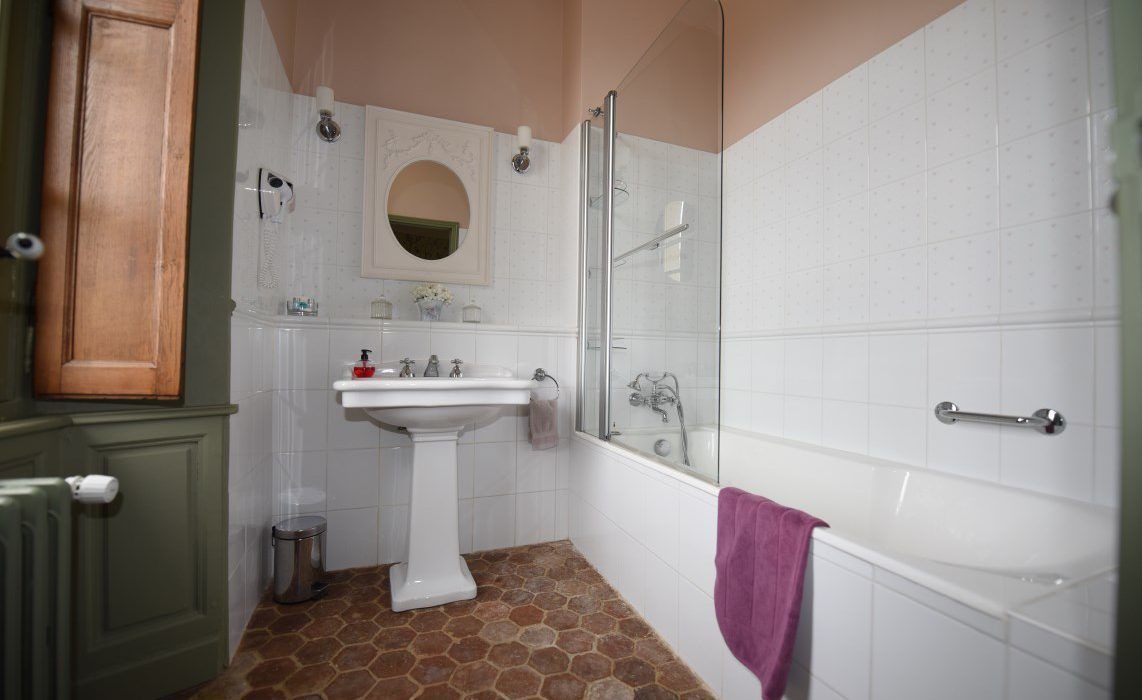 Photo of Bathroom in Maudetour-en-Vexin