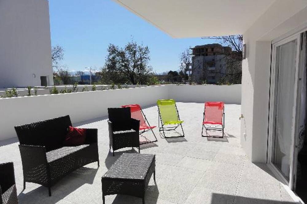 Photo of Patio Balcony in Saint-Assiscle
