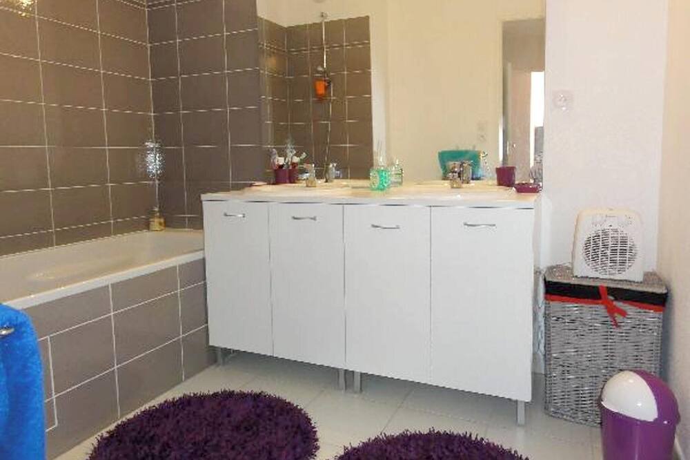 Photo of Bathroom in Saint-Assiscle