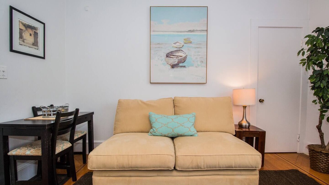 Photo of Livingroom in Cleveland Circle