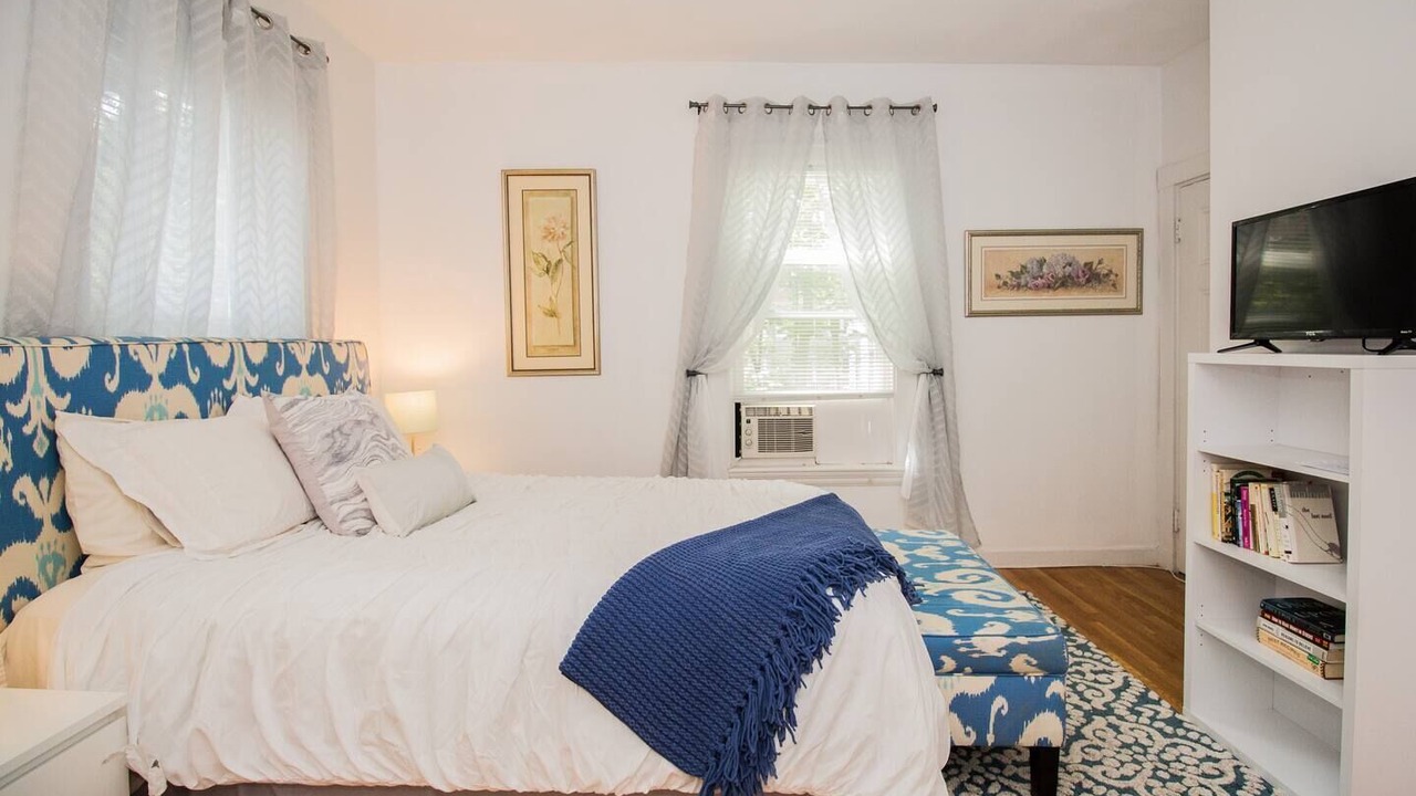 Photo of Others in Cleveland Circle