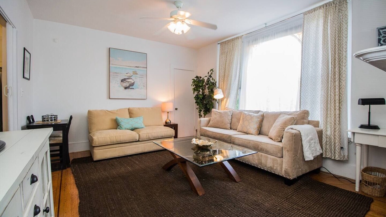 Photo of Livingroom in Cleveland Circle