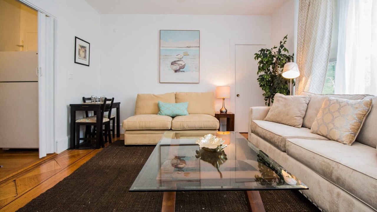 Photo of Livingroom in Cleveland Circle