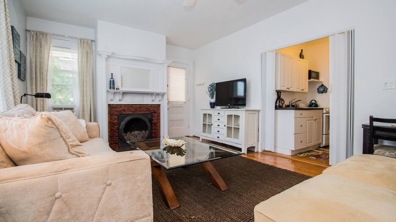 Photo of Livingroom in Cleveland Circle