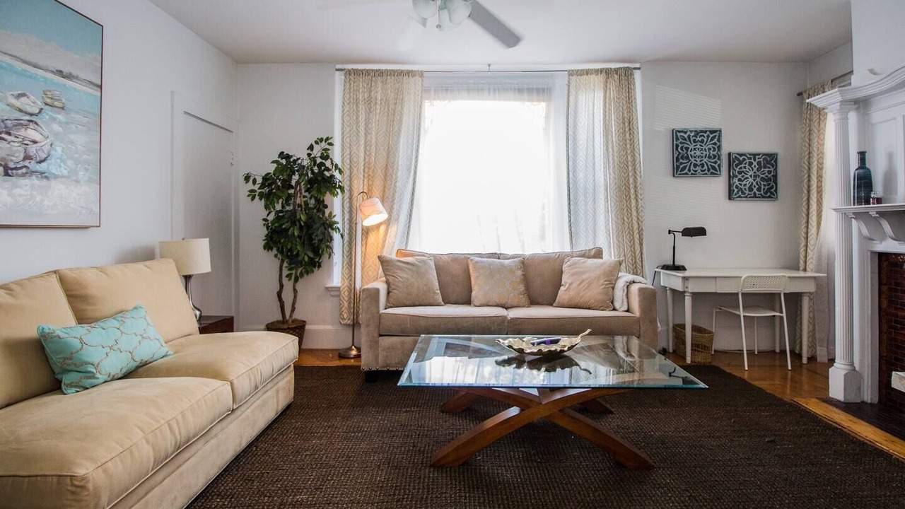 Photo of Livingroom in Cleveland Circle