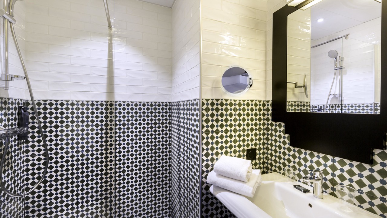 Photo of Bathroom in Ris Orangis