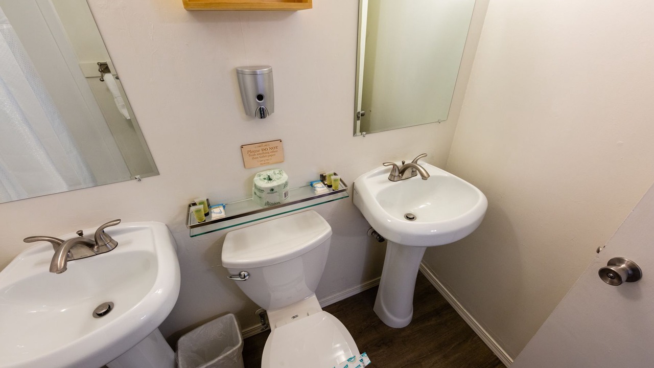 Photo of Bathroom in Oakridge