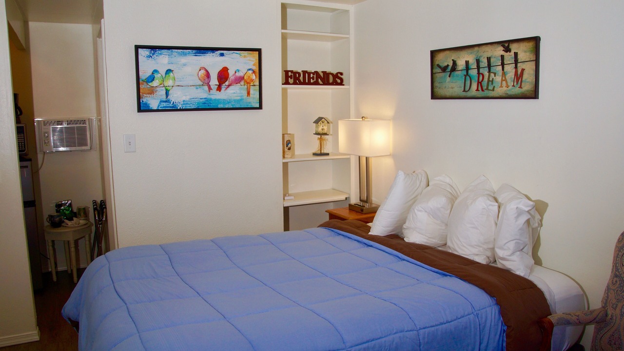 Photo of Bedroom in Oakridge