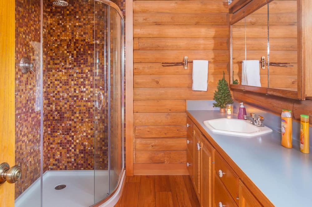 Photo of Bathroom in Parkdale