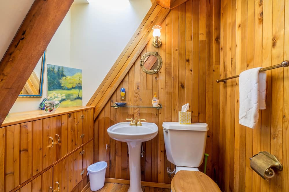 Photo of Bathroom in Parkdale