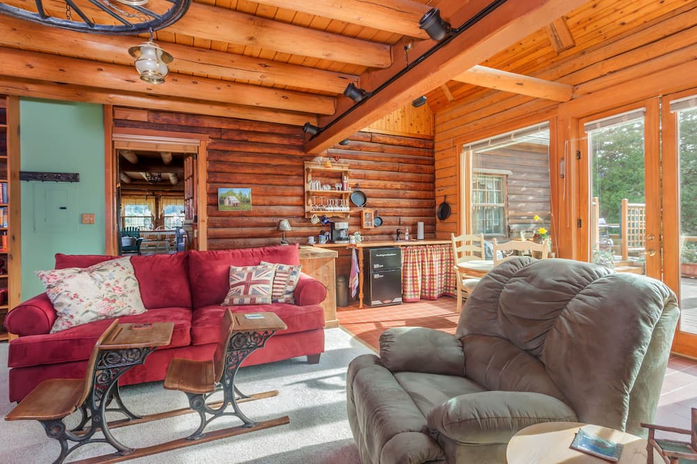 Photo of Livingroom in Parkdale