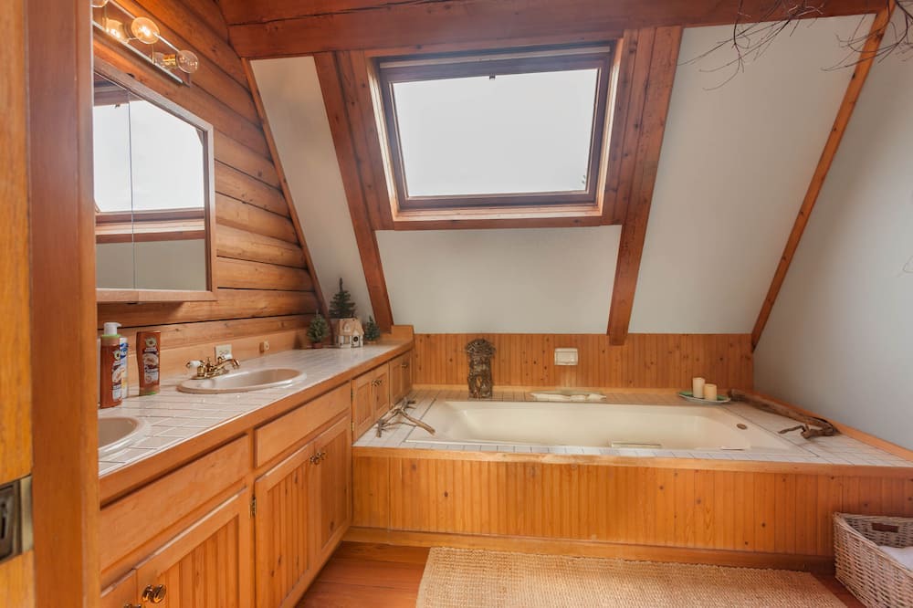 Photo of Bathroom in Parkdale