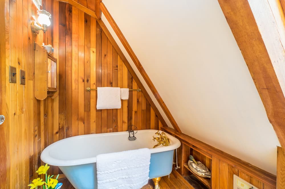 Photo of Bathroom in Parkdale