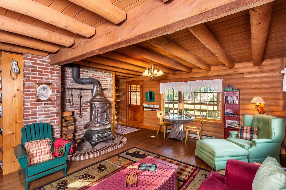 Photo of Livingroom in Parkdale