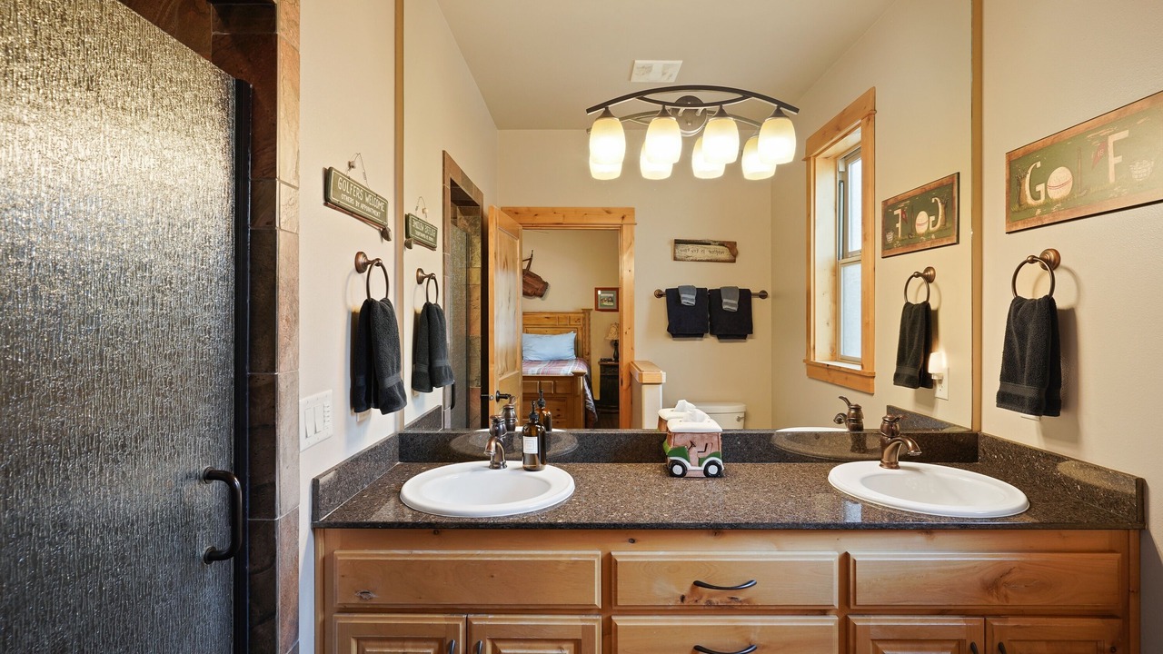 Photo of Bathroom in Sunriver