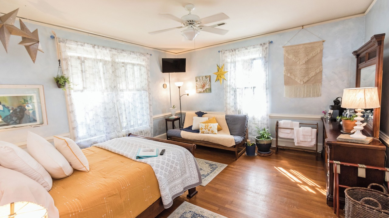 Photo of Livingroom in West Fairfax