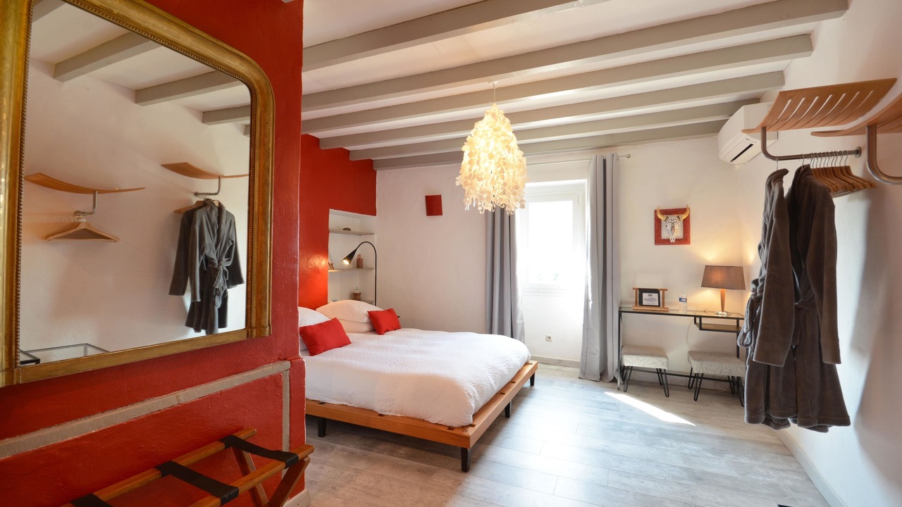 Photo of Bedroom in Orange